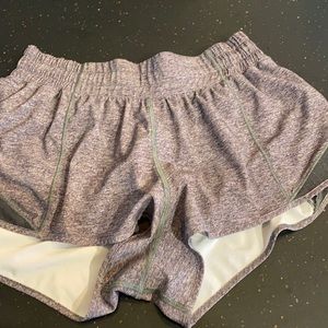 Lululemon hotty hot 2.5 inch shorts size 6